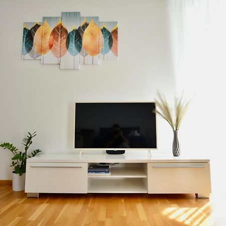 Cozy Apartment Next To The Park Ternopil Esterno foto
