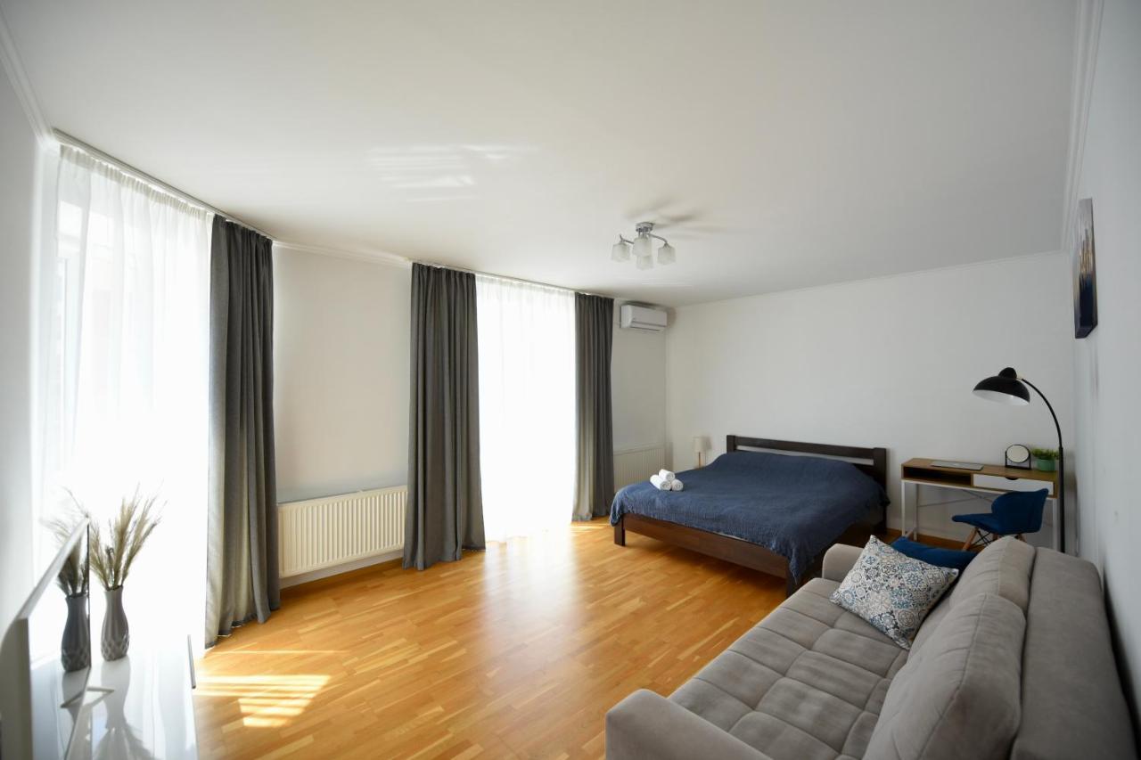 Cozy Apartment Next To The Park Ternopil Esterno foto