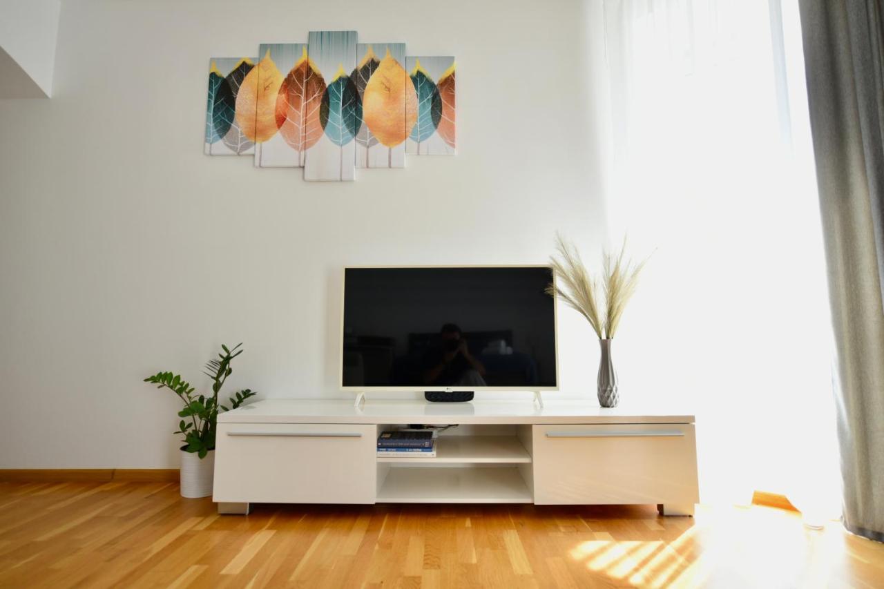 Cozy Apartment Next To The Park Ternopil Esterno foto
