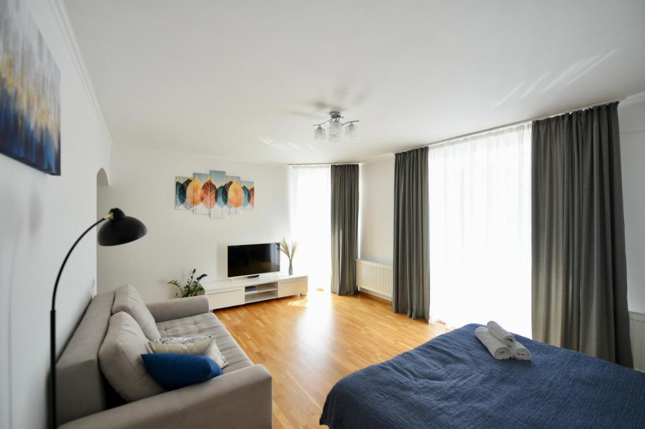 Cozy Apartment Next To The Park Ternopil Esterno foto