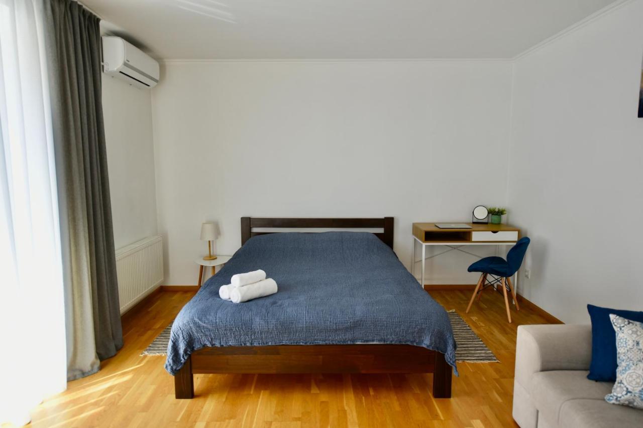 Cozy Apartment Next To The Park Ternopil Esterno foto