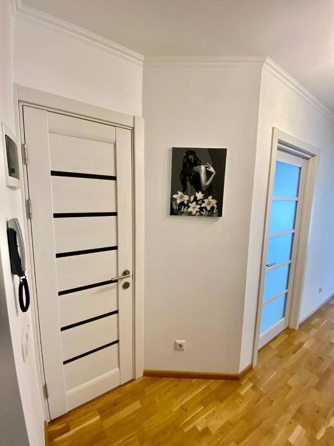 Cozy Apartment Next To The Park Ternopil Esterno foto